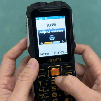 YEEMI Q8 GSM 2G teléfono resistente batería grande linterna Dual 2,4 pulgadas pantalla HD Dual SIM teléfono móvil botón grande teléfono móvil