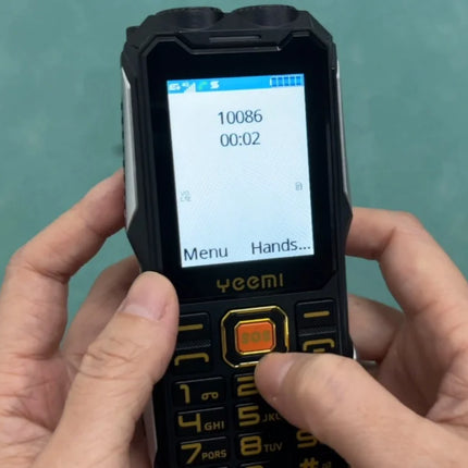 YEEMI Q8 GSM 2G teléfono resistente batería grande linterna Dual 2,4 pulgadas pantalla HD Dual SIM teléfono móvil botón grande teléfono móvil