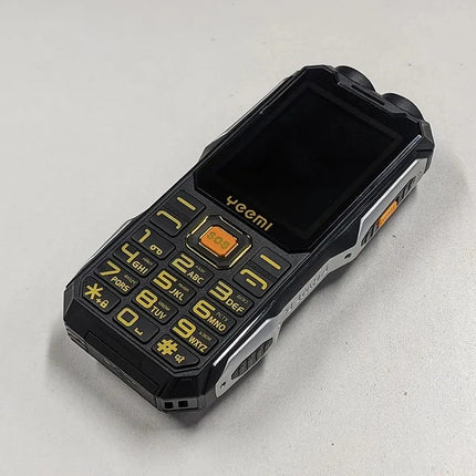 YEEMI Q8 GSM 2G teléfono resistente batería grande linterna Dual 2,4 pulgadas pantalla HD Dual SIM teléfono móvil botón grande teléfono móvil