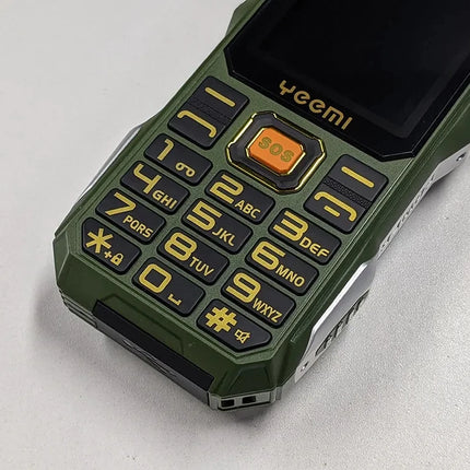 YEEMI Q8 GSM 2G teléfono resistente batería grande linterna Dual 2,4 pulgadas pantalla HD Dual SIM teléfono móvil botón grande teléfono móvil