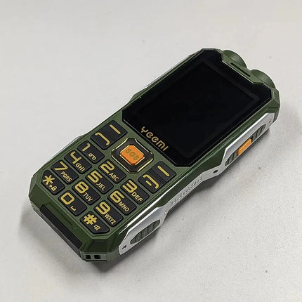 YEEMI Q8 GSM 2G teléfono resistente batería grande linterna Dual 2,4 pulgadas pantalla HD Dual SIM teléfono móvil botón grande teléfono móvil